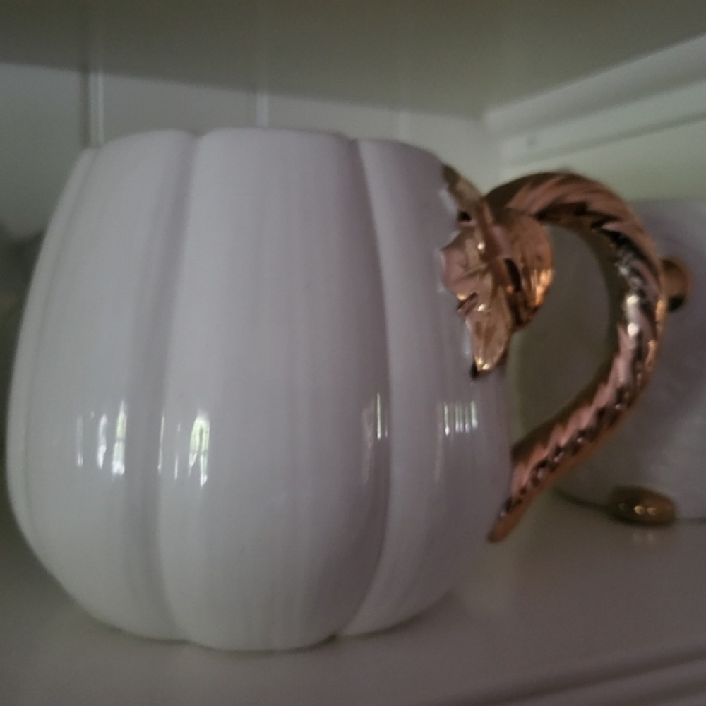 Charmed Aroma White Pumpkin Goldleaf Fall Mug.